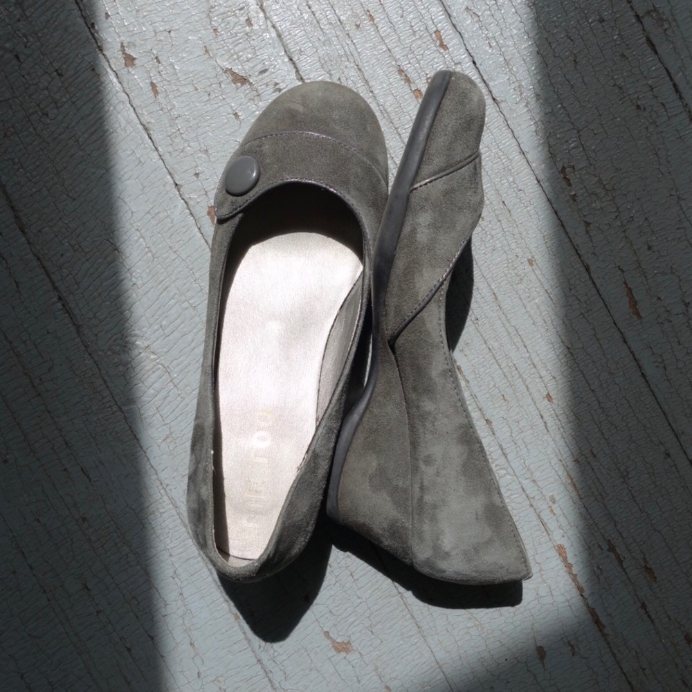 Suede wedges size 6 Me Too